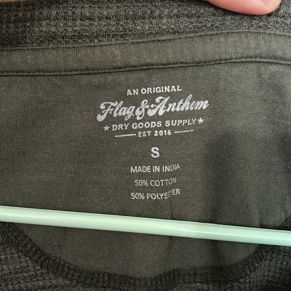 Cropped dark green top size men’s S fits women’s medium. Added crop. No stains. - Picture 3 of 5